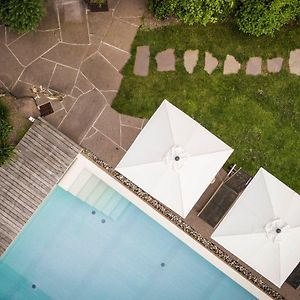 Presulis Hideaway Apartments & Restaurant